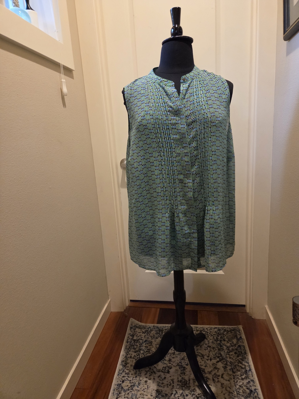 Liz Claibourn Sleeveless Blue-Green Geometric Print Women's Top With Camisole